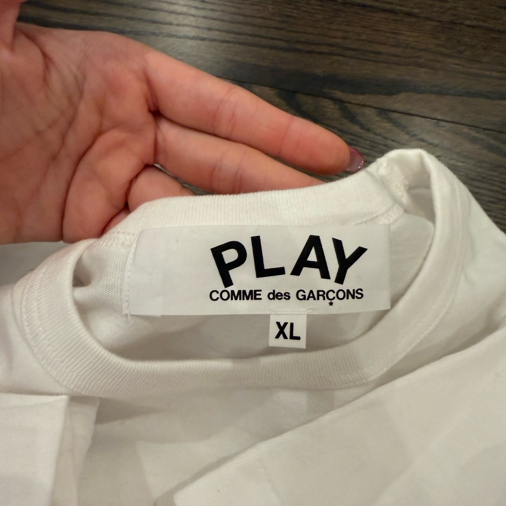 Men's Comme des Garcons PLAY White Tee - Picture 3 of 3